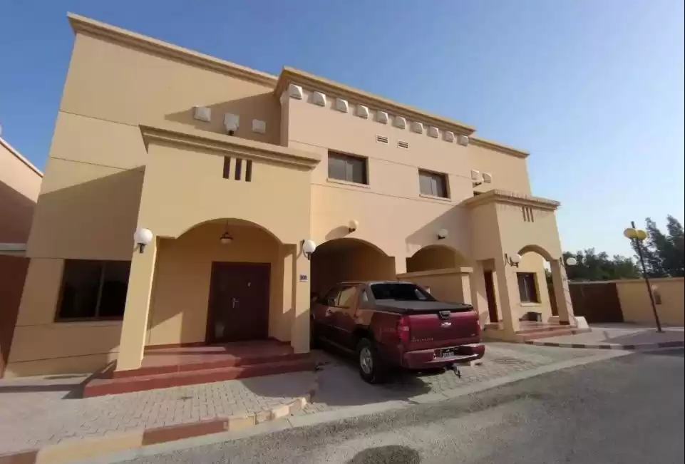 Residencial Listo Propiedad 3 + habitaciones de servicio U / F Villa en Compound  alquiler en al-sad , Doha #11322 - 1  image 
